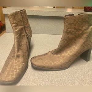 Coach Preowned Signature Tan Boots